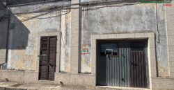 Garage con scoperto retrostante in zona centrale