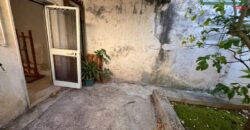 Garage con scoperto retrostante in zona centrale